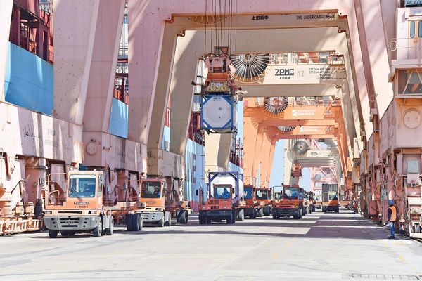 إطلاق خمس خدمات شحن ملاحية تعزيز لمكانة المملكة كمركز لوجستي عالمي