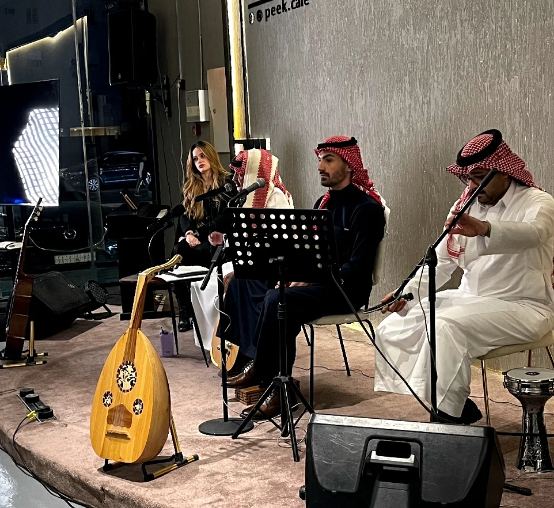 «قمّاش» يرصد المسافة بين رواق الأدب ومسرح الطرب