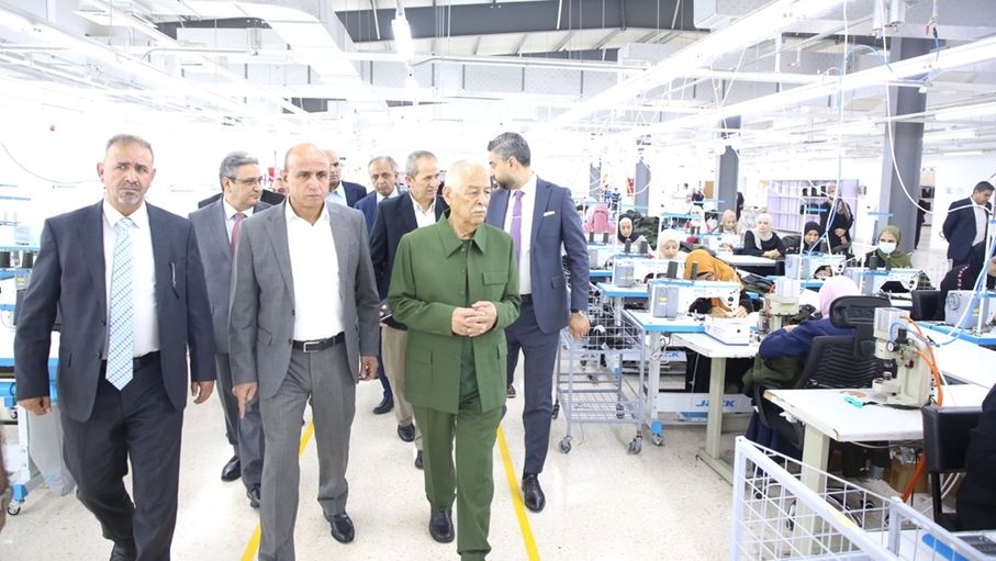 رئيس الديوان الملكي يتفقد مشاريع مبادرات ملكية في الكرك والعقبة