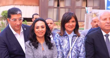وزيرة التضامن: توزيع ملابس على الأسر الأولى بالرعاية بالقاهرة