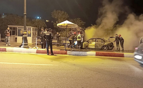 حريق يأتي على سيارة خفيفة بمدخل مدينة الحسيمة