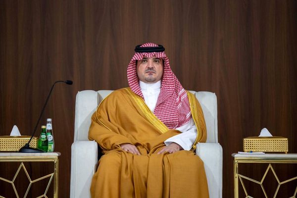 عبدالعزيز بن سعود يلتقي القيادات الأمنية والعسكرية في منطقة الباحة