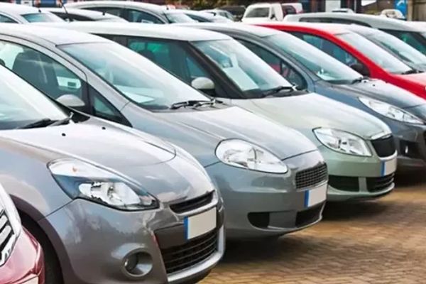 "أبوالمجد" يكشف العوامل المؤثرة على أسعار السيارات بمصر