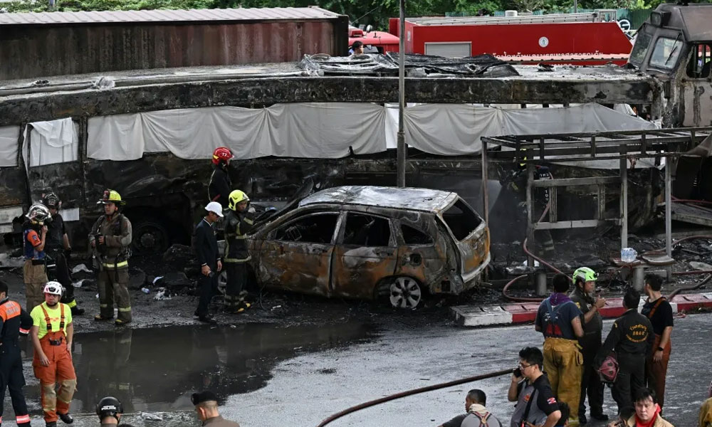ثمانية قتلى على الأقل بتصادم قطار شحن وحافلة في بانكوك