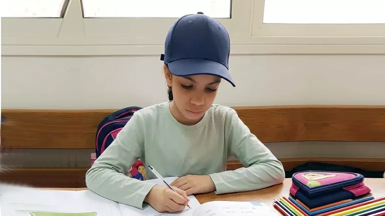 طفلة بالشرقية تبتكر روبوت ذكي لوعظ السيدات وتهديه للأوقاف