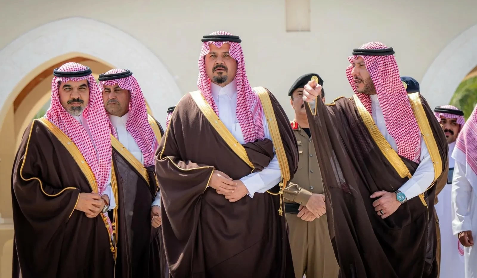 أمير المدينة المنورة يتفقّد ميقات ذي الحليفة ويطّلع على مشروعات تطويره وتأهيله