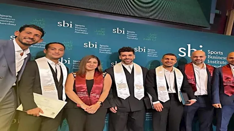 عبدالله السعيد وطارق حامد يحتفلان بالحصول على ماجستير إدارة كرة القدم
