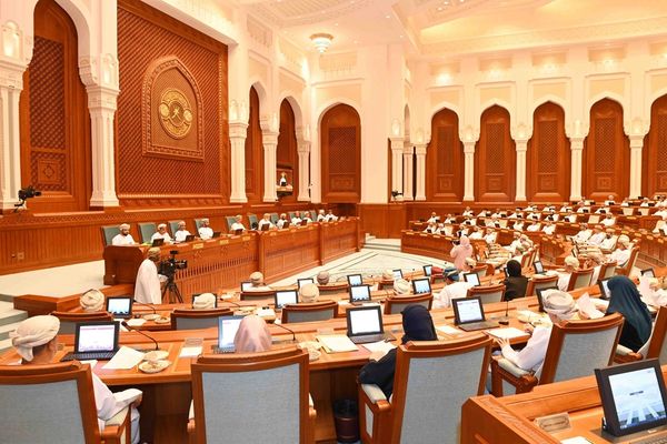 جلسة مشتركة تناقش المواد محل التباين بعدد من مشروعات القوانين