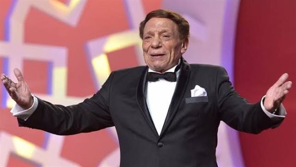 «قفلت المكالمة في وش الزعيم»، مدحت شلبي يكشف كواليس أغرب اتصال من عادل إمام