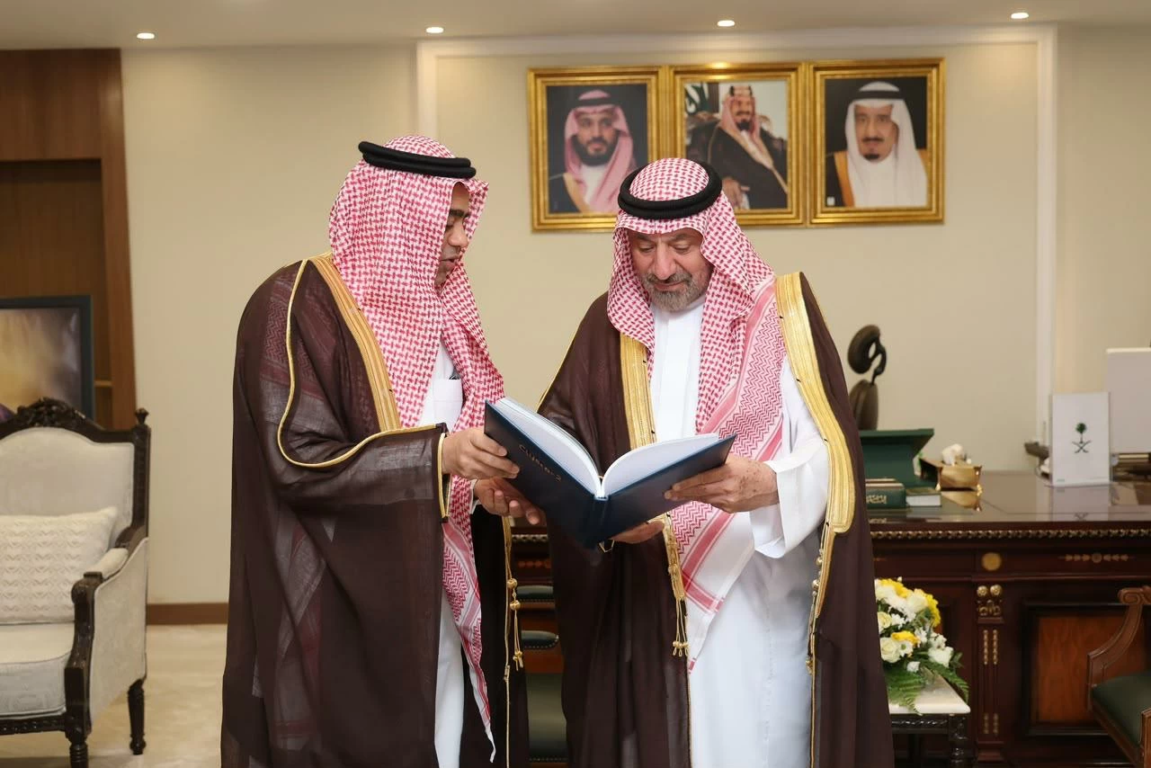 أمير نجران يطّلع على إنجازات مطاري نجران وشرورة ويتسلّم شهادتي الاعتماد الدولي لهما