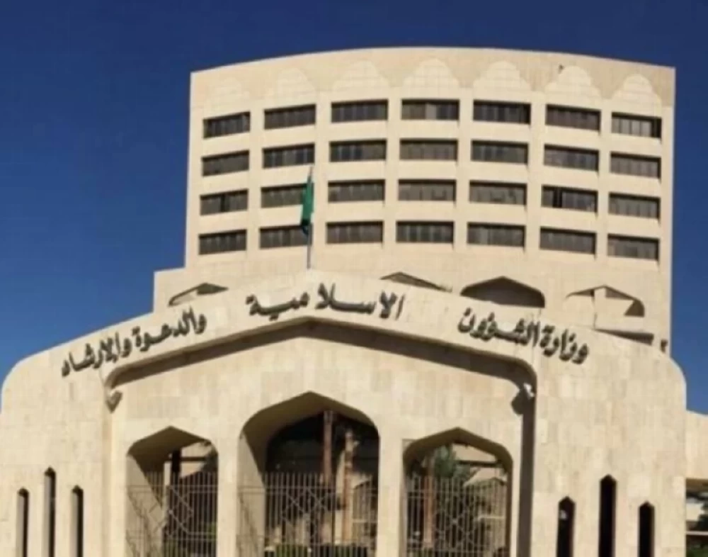 «الشؤون الإسلامية» تمنع التقدم على الإمام في صلاة الجنازة