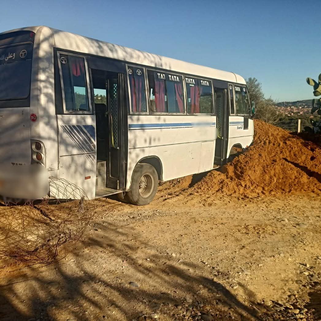 إصابة 5 أشخاص في انحراف حافلة للنقل الحضري بجيجل