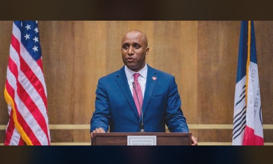 عمدة كانساس سيتي الأمريكية: "تحيا الجزائر"