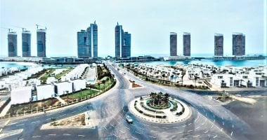 300 كيلو متر من أروع شواطئ العالم.. مدينة العلمين الجديدة والساحل الشمالى جمال لا يضاهى وعرض مستمر للطبيعة الساحرة.. التميز والتنوع يجذب ملايين المصطافين والسياح سنويا.. ومرسى مطروح صاحبة الإقبال الأك
