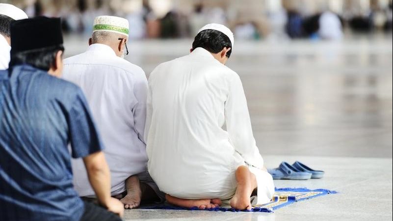 ما ضوابط تصحيح القراءة للإمام في الصلاة؟
