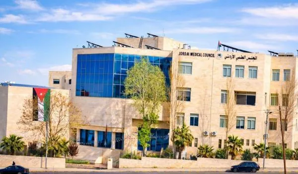 المجلس الطبي : لم نصدر أي بيان بشأن منع أطباء الأسنان من إجراءات التجميل