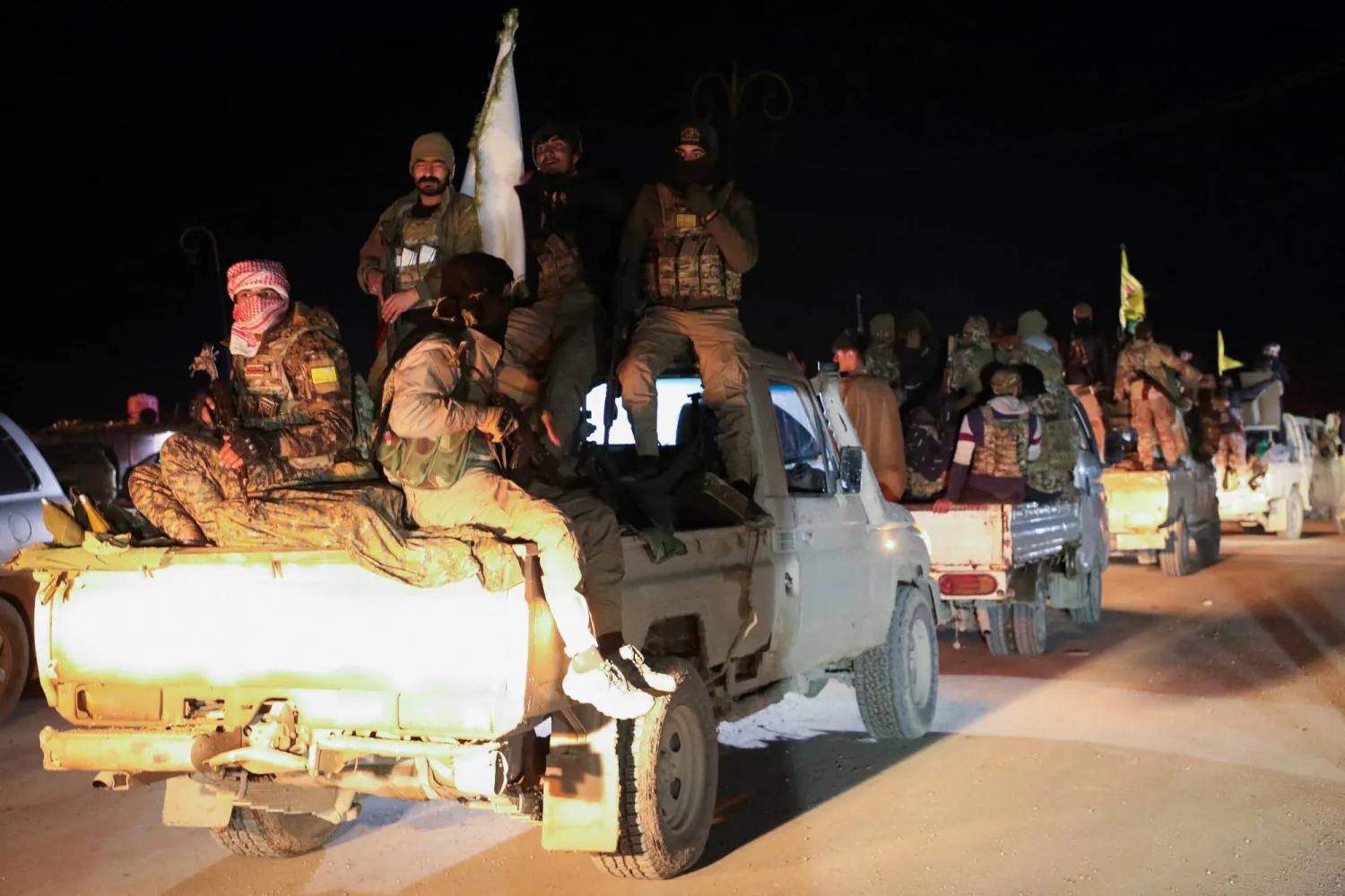 رفع سواتر ترابية وتفجير ألغام تحضيراً لعودة الحياة الطبيعية إلى الحسكة