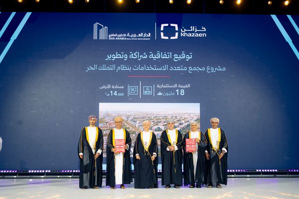 التوقيع على اتفاقية لتطوير مشروع متعدد الاستخدامات في مدينة خزائن الاقتصادية