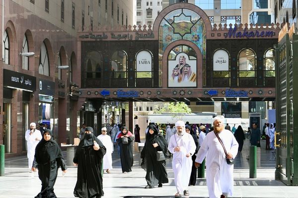 المدينة المنورة تودّع الحجاج المتجهين إلى المشاعر المقدسة وتستقبل زوار الداخل