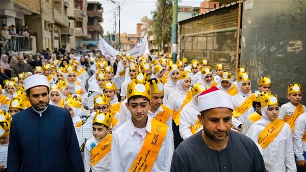 موكب نوراني في أبشواى الملق بالغربية، 200 حافظ وحافظة للقرآن يتوجون بالوشاح الأبيض وسط الزغاريد