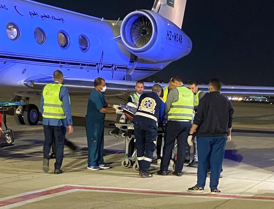 نقل مواطنين حالتهما حرجة من القاهرة لاستكمال العلاج في السعودية