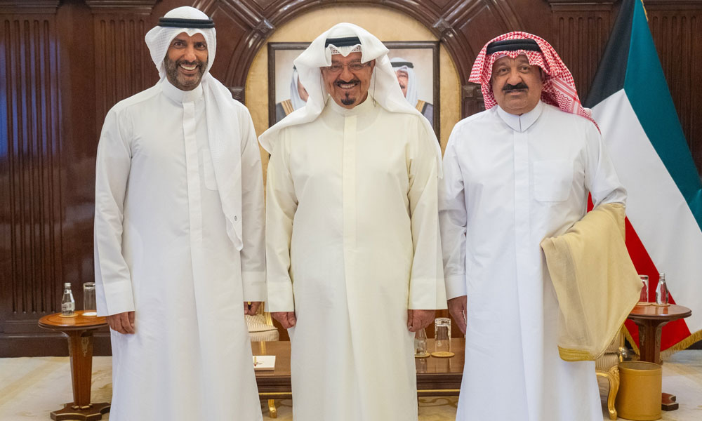 سمو رئيس مجلس الوزراء يتسلم دعوة لحضور نهائي كأس التحدي الآسيوي لكرة القدم