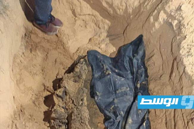 وزارة الداخلية تعلن انتشال جثمانين من مقبرة جماعية في منطقة أبوسليم