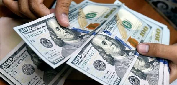 بعودة الأموال الساخنة.. الدولار في مصر يرتفع إلى 53 جنيهاً