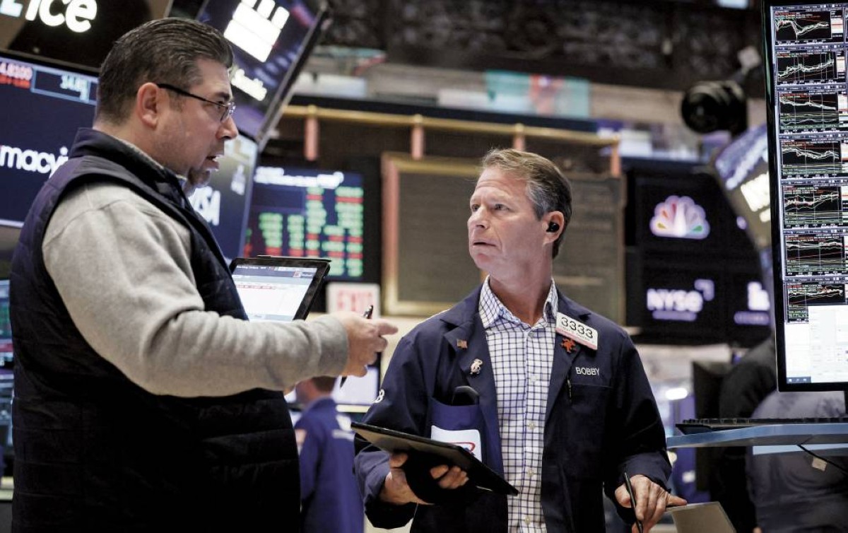 تباين الأسهم الأمريكية وسط ضغوط «التكنولوجيا»