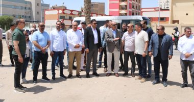 محافظ السويس يتفقد منطقة الخور لمتابعة النظافة ورفع الإشغالات