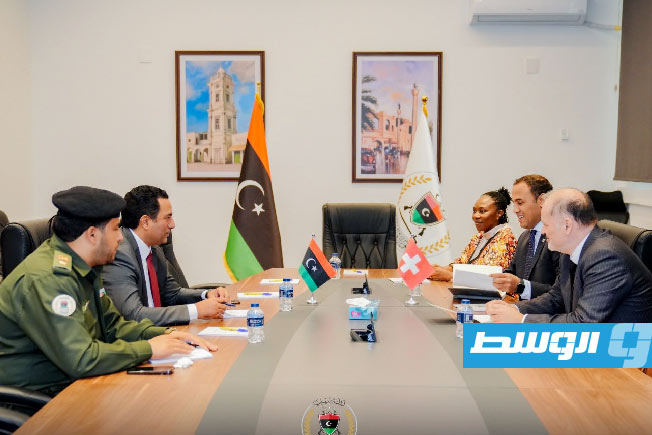 تعاون بين وزارة الدفاع بحكومة الدبيبة والصليب الأحمر لتنفيذ برامج تدريبية إنسانية