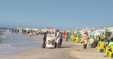 قبل زحمة العيد.. إقبال كثيف على شواطئ رأس البر المجانية