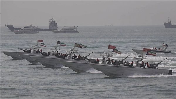 أسطول البعوض الإيراني.. كيف تحول أسراب الزوارق كابوسا للمدمرات الأمريكية؟