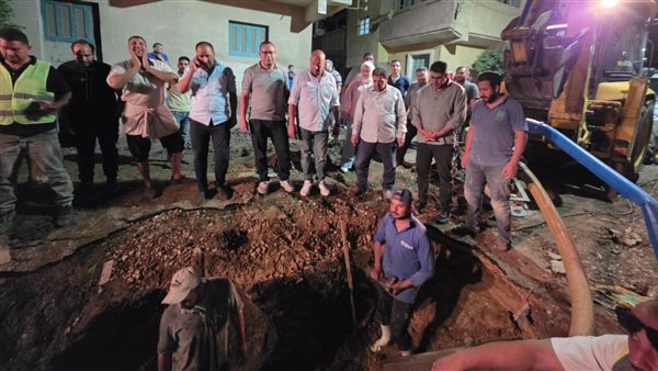 بعد الانتهاء من إصلاح عطل بخط المياه.. عودة الضخ بحي ميت خاقان في شبين الكوم بالمنوفية