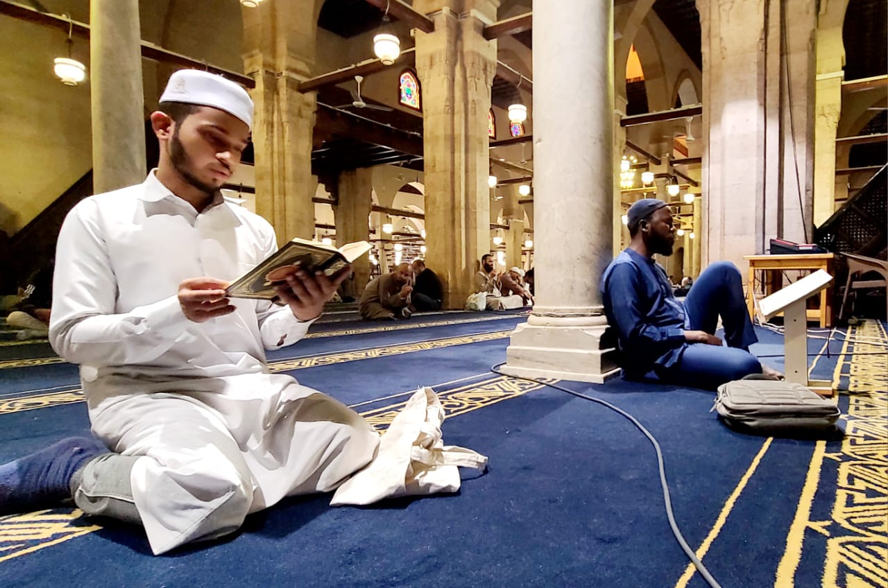 هل يجوز الاعتكاف في المنزل أم يشترط في المسجد؟