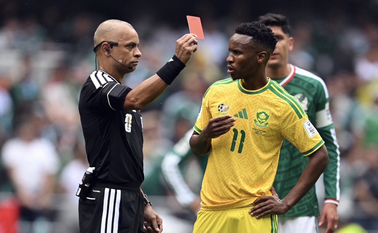 لأول مرة في تاريخ كأس العالم.. 3 بطاقات حمراء تشعل مباراة الافتتاح