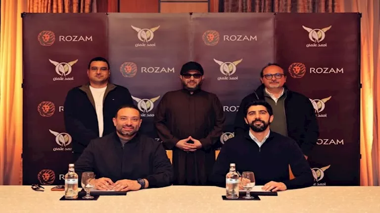 تركي آلشيخ ينشر صورة مع الكاتب أحمد عثمان من توقيع اتفاقية "Rozam"
