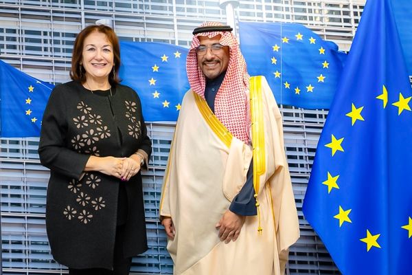 وزير الصناعة والثروة المعدنية يبحث فرص تعزيز الشراكة الاقتصادية مع المفوضية الأوروبية