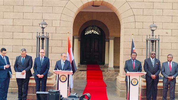 وزير الخارجية يبحث ربط موانئ البحر الأحمر بالموانئ الكينية على المحيط الهندي (صور)