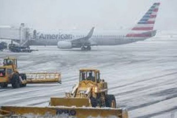 إلغاء آلاف الرحلات الجوية بسبب عاصفة شتوية في أمريكا