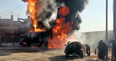 أول صور من حريق سيارة محملة بـ20 طن سولار بجوار محطة وقود بالشرقية