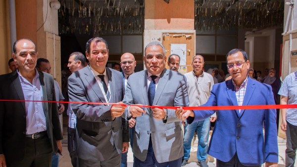 رئيس جامعة طنطا يفتتح معرض السلع المخفضة والمنتجات الغذائية بكلية الزراعة