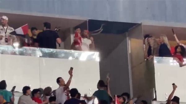 تامر حسني في مقصورة استاد القاهرة لإقامة حفل عقب مباراة مصر وروسيا (فيديو)