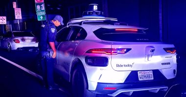 قوانين جديدة فى كاليفورنيا تضع السيارات ذاتية القيادة تحت طائلة المخالفات