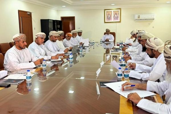 بلدي جنوب الشرقية يناقش تطوير البيئة الحضرية والسياحية بالمحافظة