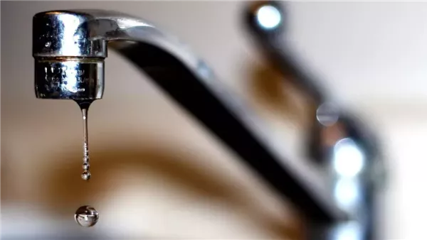 انقطاع المياه الشرب بحي غرب أسيوط بسبب كسر مفاجئ في خط الصرف الصحي