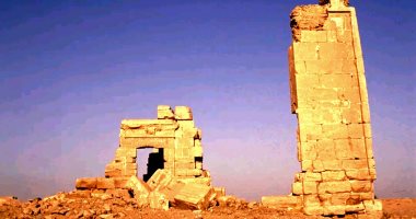 أطلال قصر الناضورة بالوادى الجديد تتحدى الزمن منذ القرن الأول الميلادى.. بُني فوق أعلى نقطة فى الواحات الخارجة واستخدمه الرومان للتعبد والحراسة ومراقبة القوافل.. والآثار تدرجه ضمن خطة ترميم المواقع ال