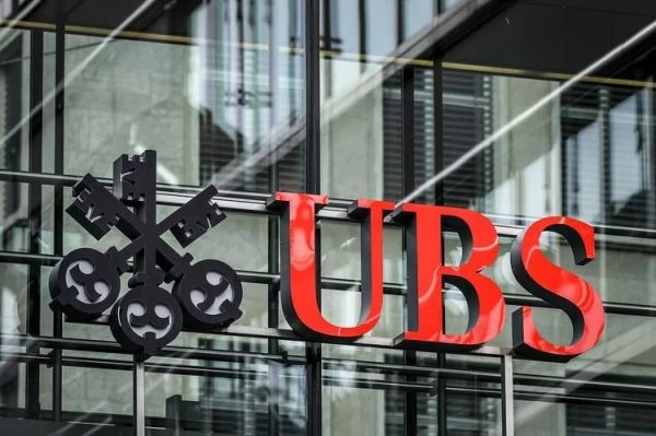 «UBS» يشطب مئات الوظائف الإضافية