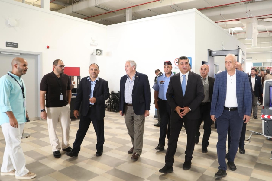 رئيس مجلس مفوضي العقبة يتفقد محطة السفن السياحية