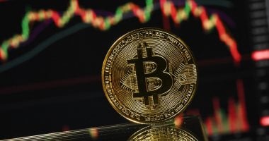 بيتكوين تتجاوز 80 ألف دولار وسط تقدم تشريعي وتحول مصرفى